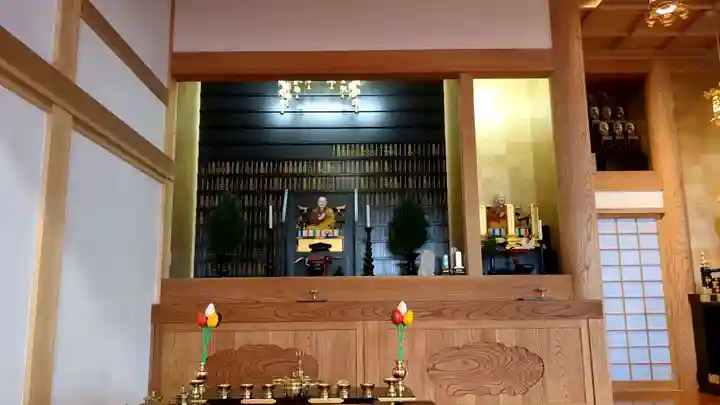 真隆寺の本殿・本堂