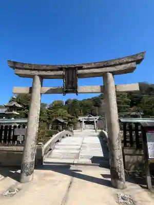 鶴羽根神社の{uncategorized: "未分類", other: "その他", undefined: "問題あり", building: "その他建物", grave: "お墓", sacred_gate: "鳥居", guardian: "狛犬", statue: "像", buddha: "仏像", history: "歴史", nature: "自然", garden: "庭園", animal: "動物", pagoda: "塔", temizu: "手水舎", mountain_gate: "山門・神門", sanctuary: "本殿・本堂", subordinate: "末社・摂社", art: "芸術", scenery: "景色", jizo: "地蔵", ema: "絵馬", goshuin: "御朱印", omikuji: "おみくじ", items: "授与品その他", amulet: "お守り", goshuincho: "御朱印帳", eats: "食事", festival: "お祭り", votive_dance: "神楽", shichigosan: "七五三参", wedding: "結婚式", experience: "体験その他", initially: "初詣", around: "周辺", anti_infection: "感染症対策"}