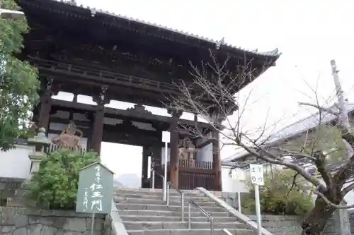 當麻寺の山門・神門