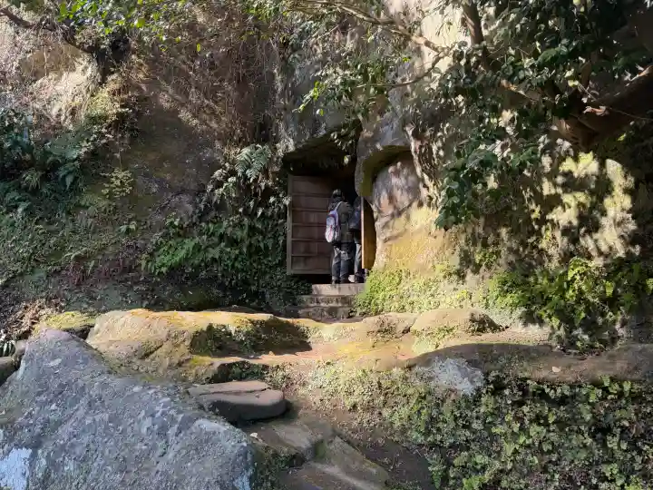 海蔵寺の{uncategorized: "未分類", other: "その他", undefined: "問題あり", building: "その他建物", grave: "お墓", sacred_gate: "鳥居", guardian: "狛犬", statue: "像", buddha: "仏像", history: "歴史", nature: "自然", garden: "庭園", animal: "動物", pagoda: "塔", temizu: "手水舎", mountain_gate: "山門・神門", sanctuary: "本殿・本堂", subordinate: "末社・摂社", art: "芸術", scenery: "景色", jizo: "地蔵", ema: "絵馬", goshuin: "御朱印", omikuji: "おみくじ", items: "授与品その他", amulet: "お守り", goshuincho: "御朱印帳", eats: "食事", festival: "お祭り", votive_dance: "神楽", shichigosan: "七五三参", wedding: "結婚式", experience: "体験その他", initially: "初詣", around: "周辺", anti_infection: "感染症対策"}