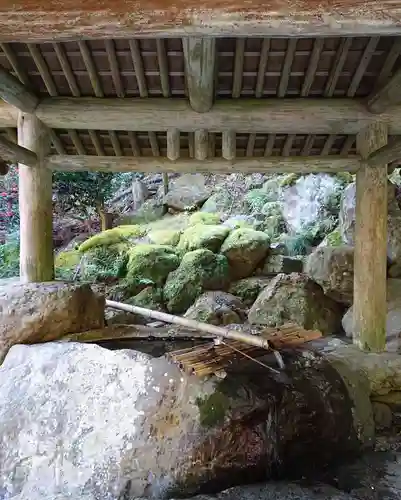 身延山 祖廟拝殿の手水舎