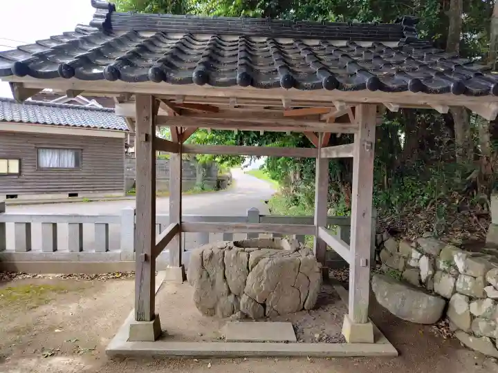 大穴持像石神社の{uncategorized: "未分類", other: "その他", undefined: "問題あり", building: "その他建物", grave: "お墓", sacred_gate: "鳥居", guardian: "狛犬", statue: "像", buddha: "仏像", history: "歴史", nature: "自然", garden: "庭園", animal: "動物", pagoda: "塔", temizu: "手水舎", mountain_gate: "山門・神門", sanctuary: "本殿・本堂", subordinate: "末社・摂社", art: "芸術", scenery: "景色", jizo: "地蔵", ema: "絵馬", goshuin: "御朱印", omikuji: "おみくじ", items: "授与品その他", amulet: "お守り", goshuincho: "御朱印帳", eats: "食事", festival: "お祭り", votive_dance: "神楽", shichigosan: "七五三参", wedding: "結婚式", experience: "体験その他", initially: "初詣", around: "周辺", anti_infection: "感染症対策"}