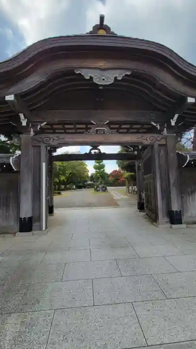 高野山真言宗海龍山本泉寺増徳院の山門・神門