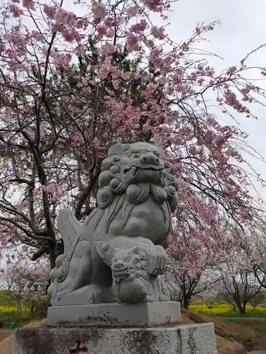 三軒家の鬼門除け稲荷の狛犬