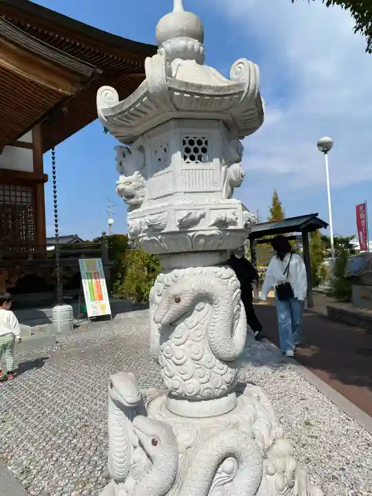 岩国白蛇神社の{uncategorized: "未分類", other: "その他", undefined: "問題あり", building: "その他建物", grave: "お墓", sacred_gate: "鳥居", guardian: "狛犬", statue: "像", buddha: "仏像", history: "歴史", nature: "自然", garden: "庭園", animal: "動物", pagoda: "塔", temizu: "手水舎", mountain_gate: "山門・神門", sanctuary: "本殿・本堂", subordinate: "末社・摂社", art: "芸術", scenery: "景色", jizo: "地蔵", ema: "絵馬", goshuin: "御朱印", omikuji: "おみくじ", items: "授与品その他", amulet: "お守り", goshuincho: "御朱印帳", eats: "食事", festival: "お祭り", votive_dance: "神楽", shichigosan: "七五三参", wedding: "結婚式", experience: "体験その他", initially: "初詣", around: "周辺", anti_infection: "感染症対策"}