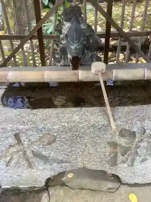 神明社の手水舎