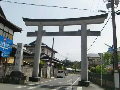 諏訪神社の鳥居