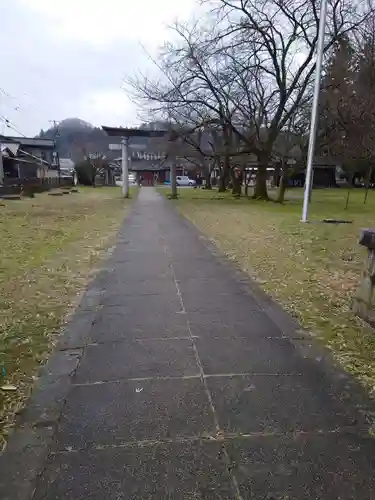 守りの神　藤基神社の庭園