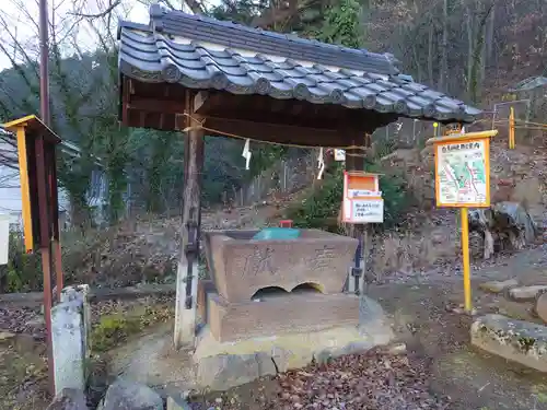 白鳥神社の手水舎