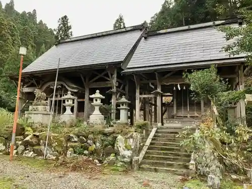 鶴ケ岡諏訪神社の本殿