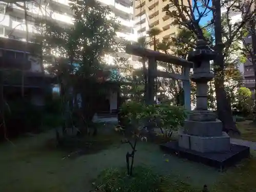 於岩稲荷田宮神社の鳥居