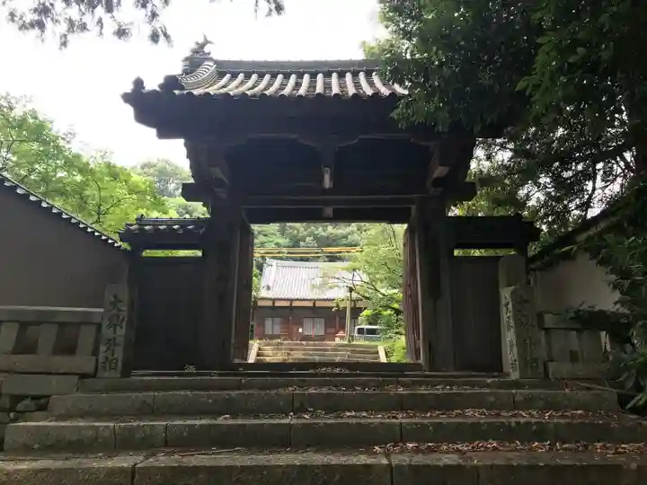 霊芝寺の山門・神門