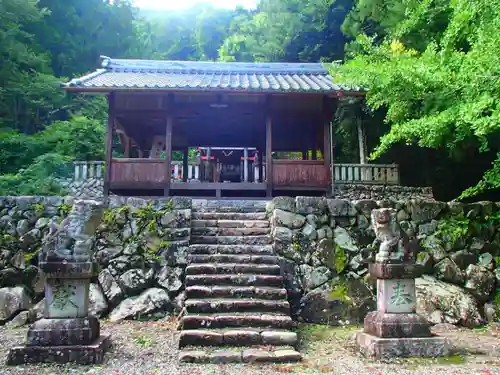 神明神社の本殿