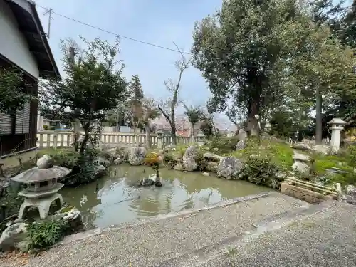 甘呂神社の{uncategorized: "未分類", other: "その他", undefined: "問題あり", building: "その他建物", grave: "お墓", sacred_gate: "鳥居", guardian: "狛犬", statue: "像", buddha: "仏像", history: "歴史", nature: "自然", garden: "庭園", animal: "動物", pagoda: "塔", temizu: "手水舎", mountain_gate: "山門・神門", sanctuary: "本殿・本堂", subordinate: "末社・摂社", art: "芸術", scenery: "景色", jizo: "地蔵", ema: "絵馬", goshuin: "御朱印", omikuji: "おみくじ", items: "授与品その他", amulet: "お守り", goshuincho: "御朱印帳", eats: "食事", festival: "お祭り", votive_dance: "神楽", shichigosan: "七五三参", wedding: "結婚式", experience: "体験その他", initially: "初詣", around: "周辺", anti_infection: "感染症対策"}