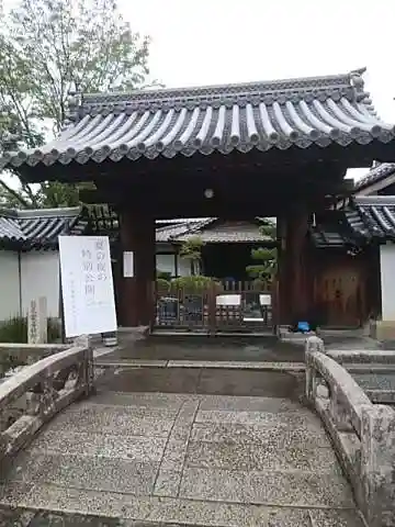 春光院の山門・神門