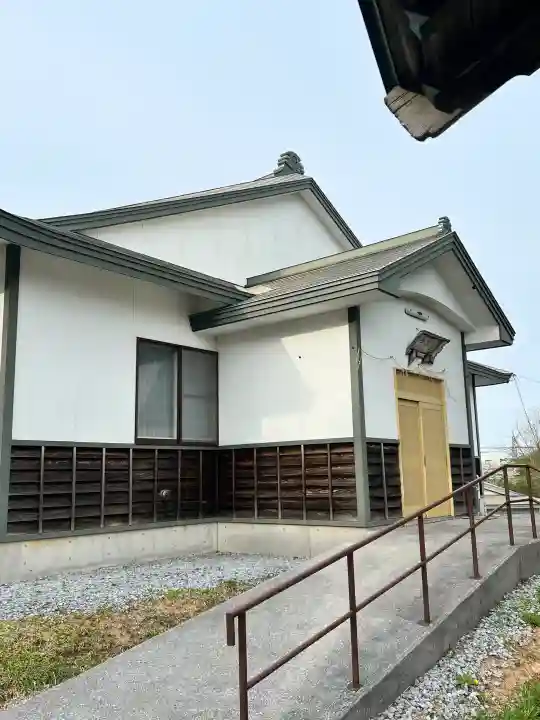 龍本寺の{uncategorized: "未分類", other: "その他", undefined: "問題あり", building: "その他建物", grave: "お墓", sacred_gate: "鳥居", guardian: "狛犬", statue: "像", buddha: "仏像", history: "歴史", nature: "自然", garden: "庭園", animal: "動物", pagoda: "塔", temizu: "手水舎", mountain_gate: "山門・神門", sanctuary: "本殿・本堂", subordinate: "末社・摂社", art: "芸術", scenery: "景色", jizo: "地蔵", ema: "絵馬", goshuin: "御朱印", omikuji: "おみくじ", items: "授与品その他", amulet: "お守り", goshuincho: "御朱印帳", eats: "食事", festival: "お祭り", votive_dance: "神楽", shichigosan: "七五三参", wedding: "結婚式", experience: "体験その他", initially: "初詣", around: "周辺", anti_infection: "感染症対策"}