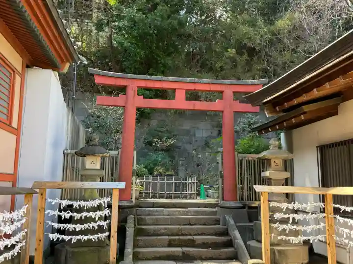 王子稲荷神社の{uncategorized: "未分類", other: "その他", undefined: "問題あり", building: "その他建物", grave: "お墓", sacred_gate: "鳥居", guardian: "狛犬", statue: "像", buddha: "仏像", history: "歴史", nature: "自然", garden: "庭園", animal: "動物", pagoda: "塔", temizu: "手水舎", mountain_gate: "山門・神門", sanctuary: "本殿・本堂", subordinate: "末社・摂社", art: "芸術", scenery: "景色", jizo: "地蔵", ema: "絵馬", goshuin: "御朱印", omikuji: "おみくじ", items: "授与品その他", amulet: "お守り", goshuincho: "御朱印帳", eats: "食事", festival: "お祭り", votive_dance: "神楽", shichigosan: "七五三参", wedding: "結婚式", experience: "体験その他", initially: "初詣", around: "周辺", anti_infection: "感染症対策"}