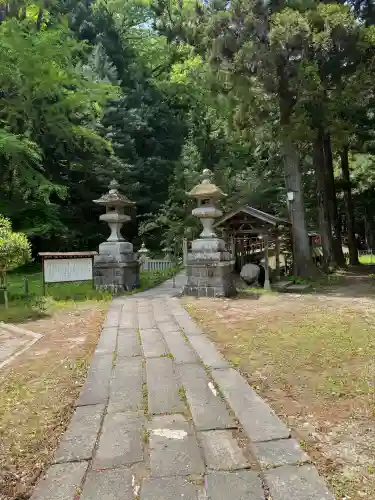 塩原八幡宮の{uncategorized: "未分類", other: "その他", undefined: "問題あり", building: "その他建物", grave: "お墓", sacred_gate: "鳥居", guardian: "狛犬", statue: "像", buddha: "仏像", history: "歴史", nature: "自然", garden: "庭園", animal: "動物", pagoda: "塔", temizu: "手水舎", mountain_gate: "山門・神門", sanctuary: "本殿・本堂", subordinate: "末社・摂社", art: "芸術", scenery: "景色", jizo: "地蔵", ema: "絵馬", goshuin: "御朱印", omikuji: "おみくじ", items: "授与品その他", amulet: "お守り", goshuincho: "御朱印帳", eats: "食事", festival: "お祭り", votive_dance: "神楽", shichigosan: "七五三参", wedding: "結婚式", experience: "体験その他", initially: "初詣", around: "周辺", anti_infection: "感染症対策"}