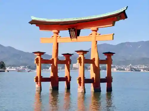 厳島神社の鳥居