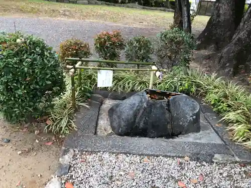綱越神社（大神神社摂社）の手水舎