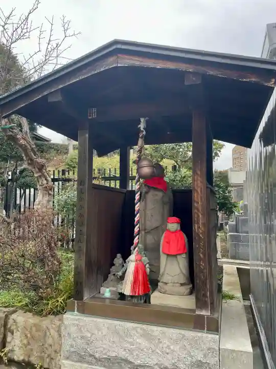 龍泉院の{uncategorized: "未分類", other: "その他", undefined: "問題あり", building: "その他建物", grave: "お墓", sacred_gate: "鳥居", guardian: "狛犬", statue: "像", buddha: "仏像", history: "歴史", nature: "自然", garden: "庭園", animal: "動物", pagoda: "塔", temizu: "手水舎", mountain_gate: "山門・神門", sanctuary: "本殿・本堂", subordinate: "末社・摂社", art: "芸術", scenery: "景色", jizo: "地蔵", ema: "絵馬", goshuin: "御朱印", omikuji: "おみくじ", items: "授与品その他", amulet: "お守り", goshuincho: "御朱印帳", eats: "食事", festival: "お祭り", votive_dance: "神楽", shichigosan: "七五三参", wedding: "結婚式", experience: "体験その他", initially: "初詣", around: "周辺", anti_infection: "感染症対策"}