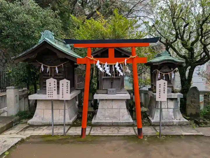 根岸八幡神社の{uncategorized: "未分類", other: "その他", undefined: "問題あり", building: "その他建物", grave: "お墓", sacred_gate: "鳥居", guardian: "狛犬", statue: "像", buddha: "仏像", history: "歴史", nature: "自然", garden: "庭園", animal: "動物", pagoda: "塔", temizu: "手水舎", mountain_gate: "山門・神門", sanctuary: "本殿・本堂", subordinate: "末社・摂社", art: "芸術", scenery: "景色", jizo: "地蔵", ema: "絵馬", goshuin: "御朱印", omikuji: "おみくじ", items: "授与品その他", amulet: "お守り", goshuincho: "御朱印帳", eats: "食事", festival: "お祭り", votive_dance: "神楽", shichigosan: "七五三参", wedding: "結婚式", experience: "体験その他", initially: "初詣", around: "周辺", anti_infection: "感染症対策"}