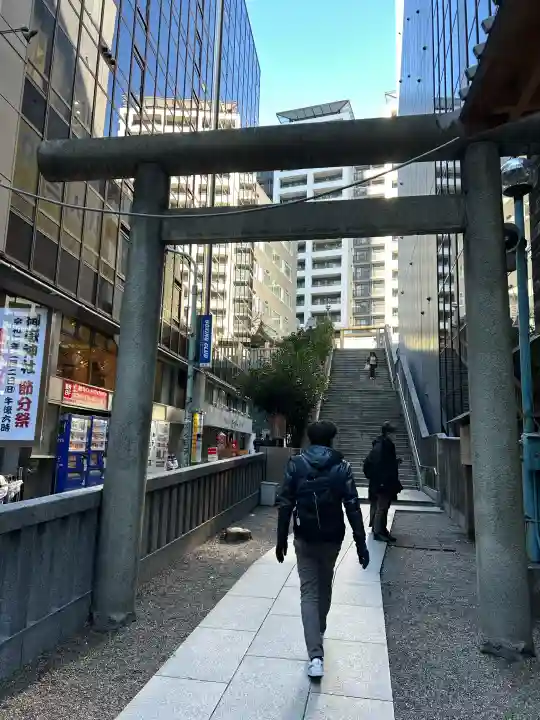 宮益御嶽神社の{uncategorized: "未分類", other: "その他", undefined: "問題あり", building: "その他建物", grave: "お墓", sacred_gate: "鳥居", guardian: "狛犬", statue: "像", buddha: "仏像", history: "歴史", nature: "自然", garden: "庭園", animal: "動物", pagoda: "塔", temizu: "手水舎", mountain_gate: "山門・神門", sanctuary: "本殿・本堂", subordinate: "末社・摂社", art: "芸術", scenery: "景色", jizo: "地蔵", ema: "絵馬", goshuin: "御朱印", omikuji: "おみくじ", items: "授与品その他", amulet: "お守り", goshuincho: "御朱印帳", eats: "食事", festival: "お祭り", votive_dance: "神楽", shichigosan: "七五三参", wedding: "結婚式", experience: "体験その他", initially: "初詣", around: "周辺", anti_infection: "感染症対策"}