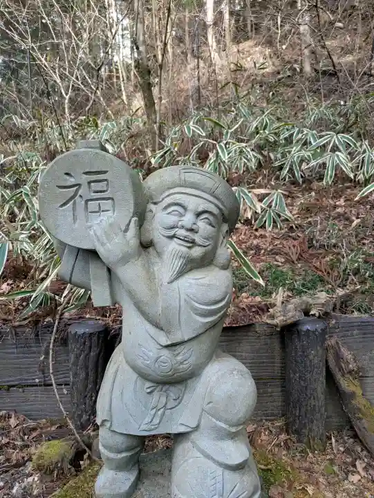 日光二荒山神社の{uncategorized: "未分類", other: "その他", undefined: "問題あり", building: "その他建物", grave: "お墓", sacred_gate: "鳥居", guardian: "狛犬", statue: "像", buddha: "仏像", history: "歴史", nature: "自然", garden: "庭園", animal: "動物", pagoda: "塔", temizu: "手水舎", mountain_gate: "山門・神門", sanctuary: "本殿・本堂", subordinate: "末社・摂社", art: "芸術", scenery: "景色", jizo: "地蔵", ema: "絵馬", goshuin: "御朱印", omikuji: "おみくじ", items: "授与品その他", amulet: "お守り", goshuincho: "御朱印帳", eats: "食事", festival: "お祭り", votive_dance: "神楽", shichigosan: "七五三参", wedding: "結婚式", experience: "体験その他", initially: "初詣", around: "周辺", anti_infection: "感染症対策"}