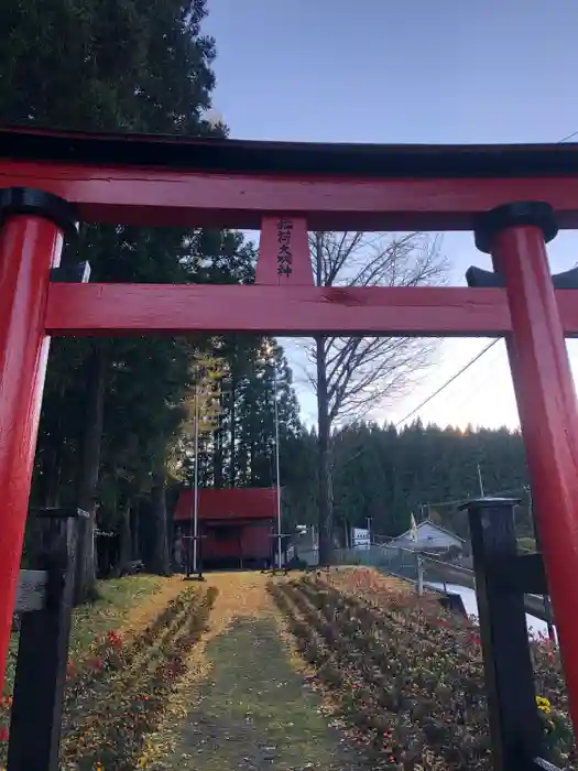 稲荷大明神の鳥居