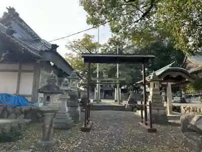猪名部神社の{uncategorized: "未分類", other: "その他", undefined: "問題あり", building: "その他建物", grave: "お墓", sacred_gate: "鳥居", guardian: "狛犬", statue: "像", buddha: "仏像", history: "歴史", nature: "自然", garden: "庭園", animal: "動物", pagoda: "塔", temizu: "手水舎", mountain_gate: "山門・神門", sanctuary: "本殿・本堂", subordinate: "末社・摂社", art: "芸術", scenery: "景色", jizo: "地蔵", ema: "絵馬", goshuin: "御朱印", omikuji: "おみくじ", items: "授与品その他", amulet: "お守り", goshuincho: "御朱印帳", eats: "食事", festival: "お祭り", votive_dance: "神楽", shichigosan: "七五三参", wedding: "結婚式", experience: "体験その他", initially: "初詣", around: "周辺", anti_infection: "感染症対策"}