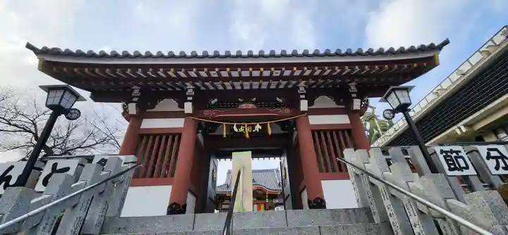 大本山成田山仙台分院の山門・神門