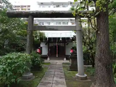 於岩稲荷田宮神社の鳥居
