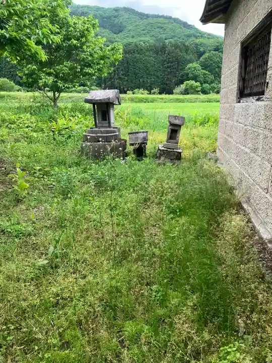 鴫内温泉神社の末社・摂社