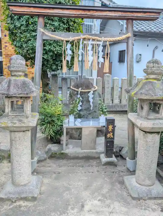 神劔神社の{uncategorized: "未分類", other: "その他", undefined: "問題あり", building: "その他建物", grave: "お墓", sacred_gate: "鳥居", guardian: "狛犬", statue: "像", buddha: "仏像", history: "歴史", nature: "自然", garden: "庭園", animal: "動物", pagoda: "塔", temizu: "手水舎", mountain_gate: "山門・神門", sanctuary: "本殿・本堂", subordinate: "末社・摂社", art: "芸術", scenery: "景色", jizo: "地蔵", ema: "絵馬", goshuin: "御朱印", omikuji: "おみくじ", items: "授与品その他", amulet: "お守り", goshuincho: "御朱印帳", eats: "食事", festival: "お祭り", votive_dance: "神楽", shichigosan: "七五三参", wedding: "結婚式", experience: "体験その他", initially: "初詣", around: "周辺", anti_infection: "感染症対策"}