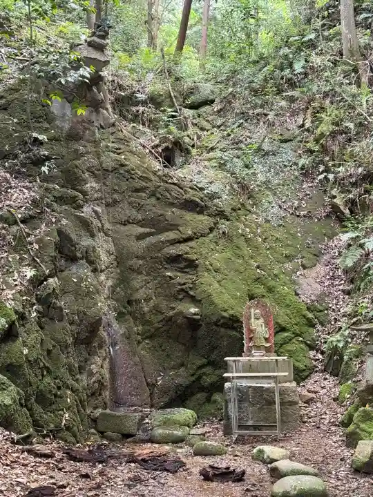 星田妙見宮の{uncategorized: "未分類", other: "その他", undefined: "問題あり", building: "その他建物", grave: "お墓", sacred_gate: "鳥居", guardian: "狛犬", statue: "像", buddha: "仏像", history: "歴史", nature: "自然", garden: "庭園", animal: "動物", pagoda: "塔", temizu: "手水舎", mountain_gate: "山門・神門", sanctuary: "本殿・本堂", subordinate: "末社・摂社", art: "芸術", scenery: "景色", jizo: "地蔵", ema: "絵馬", goshuin: "御朱印", omikuji: "おみくじ", items: "授与品その他", amulet: "お守り", goshuincho: "御朱印帳", eats: "食事", festival: "お祭り", votive_dance: "神楽", shichigosan: "七五三参", wedding: "結婚式", experience: "体験その他", initially: "初詣", around: "周辺", anti_infection: "感染症対策"}