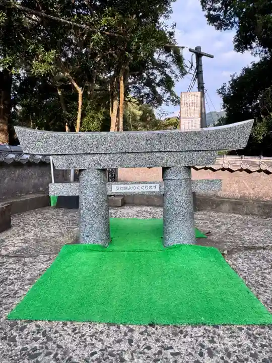 淡島神社の{uncategorized: "未分類", other: "その他", undefined: "問題あり", building: "その他建物", grave: "お墓", sacred_gate: "鳥居", guardian: "狛犬", statue: "像", buddha: "仏像", history: "歴史", nature: "自然", garden: "庭園", animal: "動物", pagoda: "塔", temizu: "手水舎", mountain_gate: "山門・神門", sanctuary: "本殿・本堂", subordinate: "末社・摂社", art: "芸術", scenery: "景色", jizo: "地蔵", ema: "絵馬", goshuin: "御朱印", omikuji: "おみくじ", items: "授与品その他", amulet: "お守り", goshuincho: "御朱印帳", eats: "食事", festival: "お祭り", votive_dance: "神楽", shichigosan: "七五三参", wedding: "結婚式", experience: "体験その他", initially: "初詣", around: "周辺", anti_infection: "感染症対策"}
