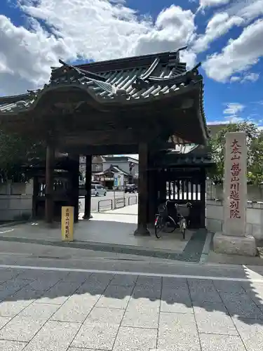 成田山川越別院の山門