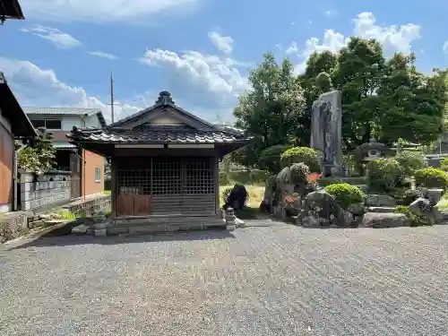 法泉寺の{uncategorized: "未分類", other: "その他", undefined: "問題あり", building: "その他建物", grave: "お墓", sacred_gate: "鳥居", guardian: "狛犬", statue: "像", buddha: "仏像", history: "歴史", nature: "自然", garden: "庭園", animal: "動物", pagoda: "塔", temizu: "手水舎", mountain_gate: "山門・神門", sanctuary: "本殿・本堂", subordinate: "末社・摂社", art: "芸術", scenery: "景色", jizo: "地蔵", ema: "絵馬", goshuin: "御朱印", omikuji: "おみくじ", items: "授与品その他", amulet: "お守り", goshuincho: "御朱印帳", eats: "食事", festival: "お祭り", votive_dance: "神楽", shichigosan: "七五三参", wedding: "結婚式", experience: "体験その他", initially: "初詣", around: "周辺", anti_infection: "感染症対策"}