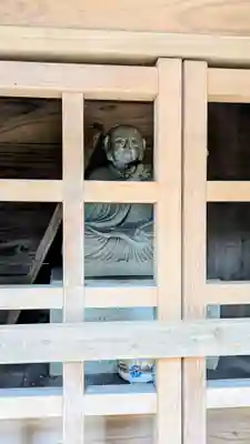 薬師堂厳島神社の像