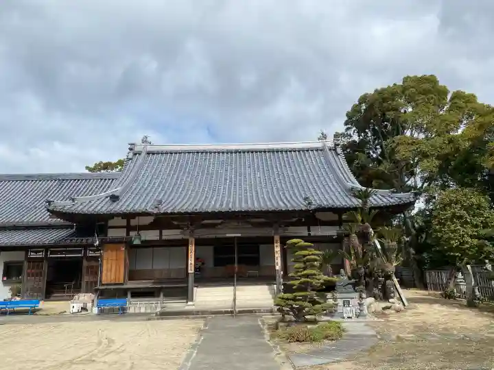 三寶院の{uncategorized: "未分類", other: "その他", undefined: "問題あり", building: "その他建物", grave: "お墓", sacred_gate: "鳥居", guardian: "狛犬", statue: "像", buddha: "仏像", history: "歴史", nature: "自然", garden: "庭園", animal: "動物", pagoda: "塔", temizu: "手水舎", mountain_gate: "山門・神門", sanctuary: "本殿・本堂", subordinate: "末社・摂社", art: "芸術", scenery: "景色", jizo: "地蔵", ema: "絵馬", goshuin: "御朱印", omikuji: "おみくじ", items: "授与品その他", amulet: "お守り", goshuincho: "御朱印帳", eats: "食事", festival: "お祭り", votive_dance: "神楽", shichigosan: "七五三参", wedding: "結婚式", experience: "体験その他", initially: "初詣", around: "周辺", anti_infection: "感染症対策"}