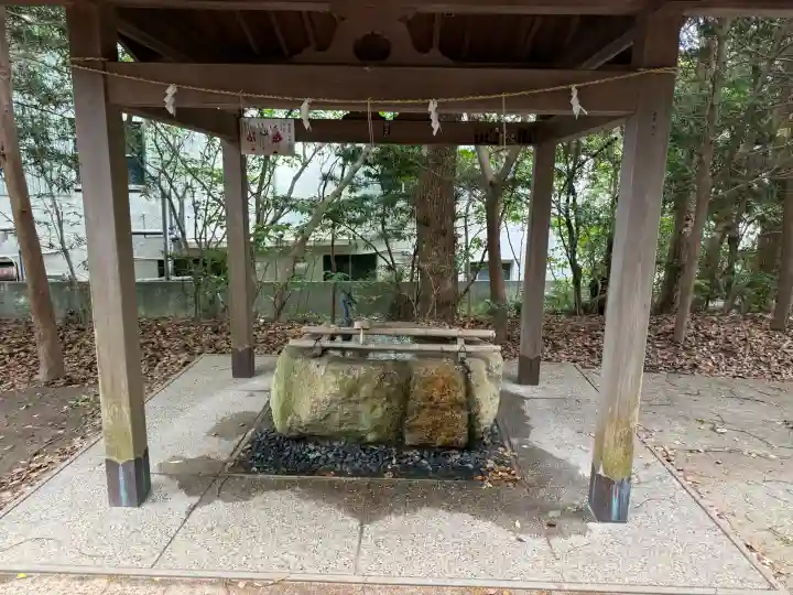 熊野三所神社の{uncategorized: "未分類", other: "その他", undefined: "問題あり", building: "その他建物", grave: "お墓", sacred_gate: "鳥居", guardian: "狛犬", statue: "像", buddha: "仏像", history: "歴史", nature: "自然", garden: "庭園", animal: "動物", pagoda: "塔", temizu: "手水舎", mountain_gate: "山門・神門", sanctuary: "本殿・本堂", subordinate: "末社・摂社", art: "芸術", scenery: "景色", jizo: "地蔵", ema: "絵馬", goshuin: "御朱印", omikuji: "おみくじ", items: "授与品その他", amulet: "お守り", goshuincho: "御朱印帳", eats: "食事", festival: "お祭り", votive_dance: "神楽", shichigosan: "七五三参", wedding: "結婚式", experience: "体験その他", initially: "初詣", around: "周辺", anti_infection: "感染症対策"}