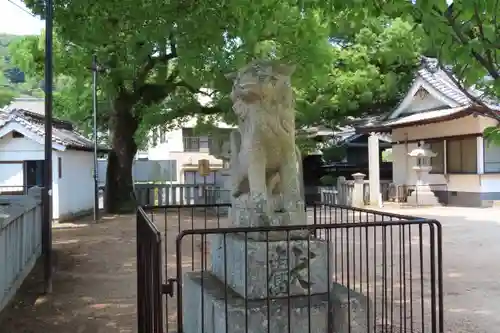 八岩華神社の狛犬