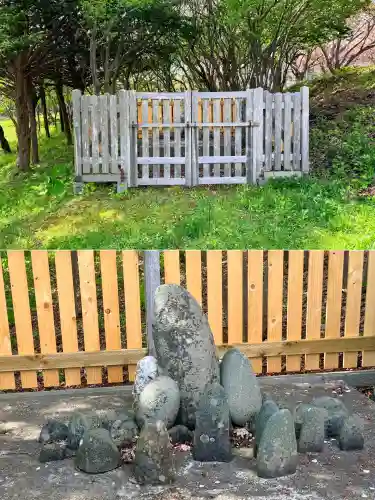 石崎地主海神社の{uncategorized: "未分類", other: "その他", undefined: "問題あり", building: "その他建物", grave: "お墓", sacred_gate: "鳥居", guardian: "狛犬", statue: "像", buddha: "仏像", history: "歴史", nature: "自然", garden: "庭園", animal: "動物", pagoda: "塔", temizu: "手水舎", mountain_gate: "山門・神門", sanctuary: "本殿・本堂", subordinate: "末社・摂社", art: "芸術", scenery: "景色", jizo: "地蔵", ema: "絵馬", goshuin: "御朱印", omikuji: "おみくじ", items: "授与品その他", amulet: "お守り", goshuincho: "御朱印帳", eats: "食事", festival: "お祭り", votive_dance: "神楽", shichigosan: "七五三参", wedding: "結婚式", experience: "体験その他", initially: "初詣", around: "周辺", anti_infection: "感染症対策"}