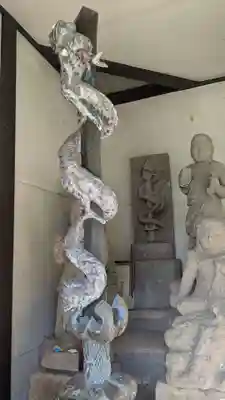 滝の不動尊の像