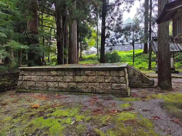 雄山神社中宮祈願殿(富山県)