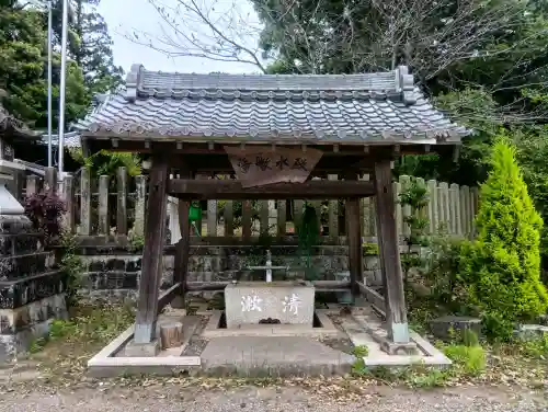 多賀神社の{uncategorized: "未分類", other: "その他", undefined: "問題あり", building: "その他建物", grave: "お墓", sacred_gate: "鳥居", guardian: "狛犬", statue: "像", buddha: "仏像", history: "歴史", nature: "自然", garden: "庭園", animal: "動物", pagoda: "塔", temizu: "手水舎", mountain_gate: "山門・神門", sanctuary: "本殿・本堂", subordinate: "末社・摂社", art: "芸術", scenery: "景色", jizo: "地蔵", ema: "絵馬", goshuin: "御朱印", omikuji: "おみくじ", items: "授与品その他", amulet: "お守り", goshuincho: "御朱印帳", eats: "食事", festival: "お祭り", votive_dance: "神楽", shichigosan: "七五三参", wedding: "結婚式", experience: "体験その他", initially: "初詣", around: "周辺", anti_infection: "感染症対策"}