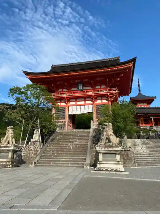 清水寺の山門・神門