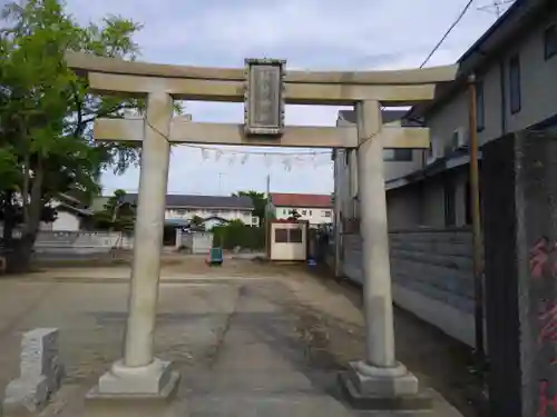 古新田稲荷神社の鳥居