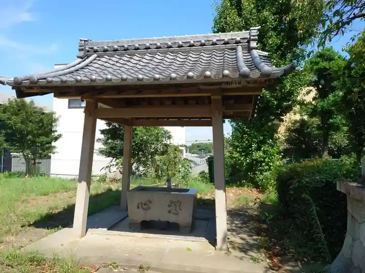 八幡社・八劔社合殿の手水舎