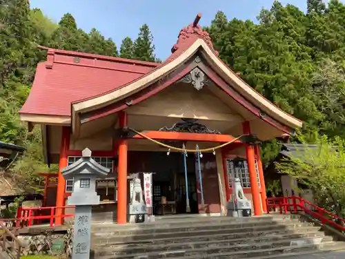 尾崎神社の本殿